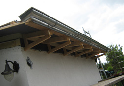 Erneuerung der Dachrinne und Schornsteineinfassung bei einer Dachsanierung in Neugraben-Fischbek